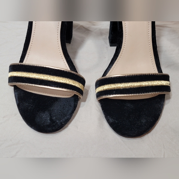 GUESS CERSIAN Black and Gold Velvet Chunky Block Heeled Sandal Sz 7.5 Chic - Picture 4 of 12